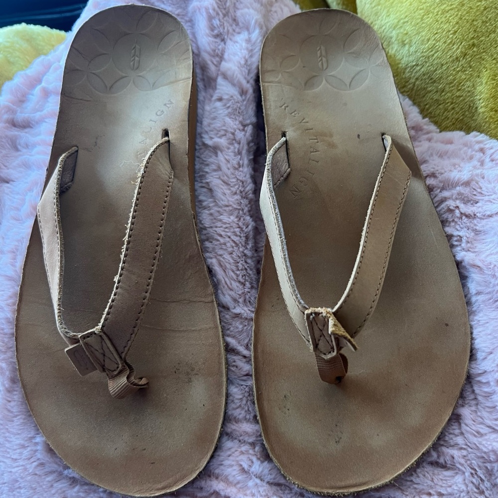 REVITALIGN Zuma Flip Women's Supportive Leather Sandals with Contoured Footbed